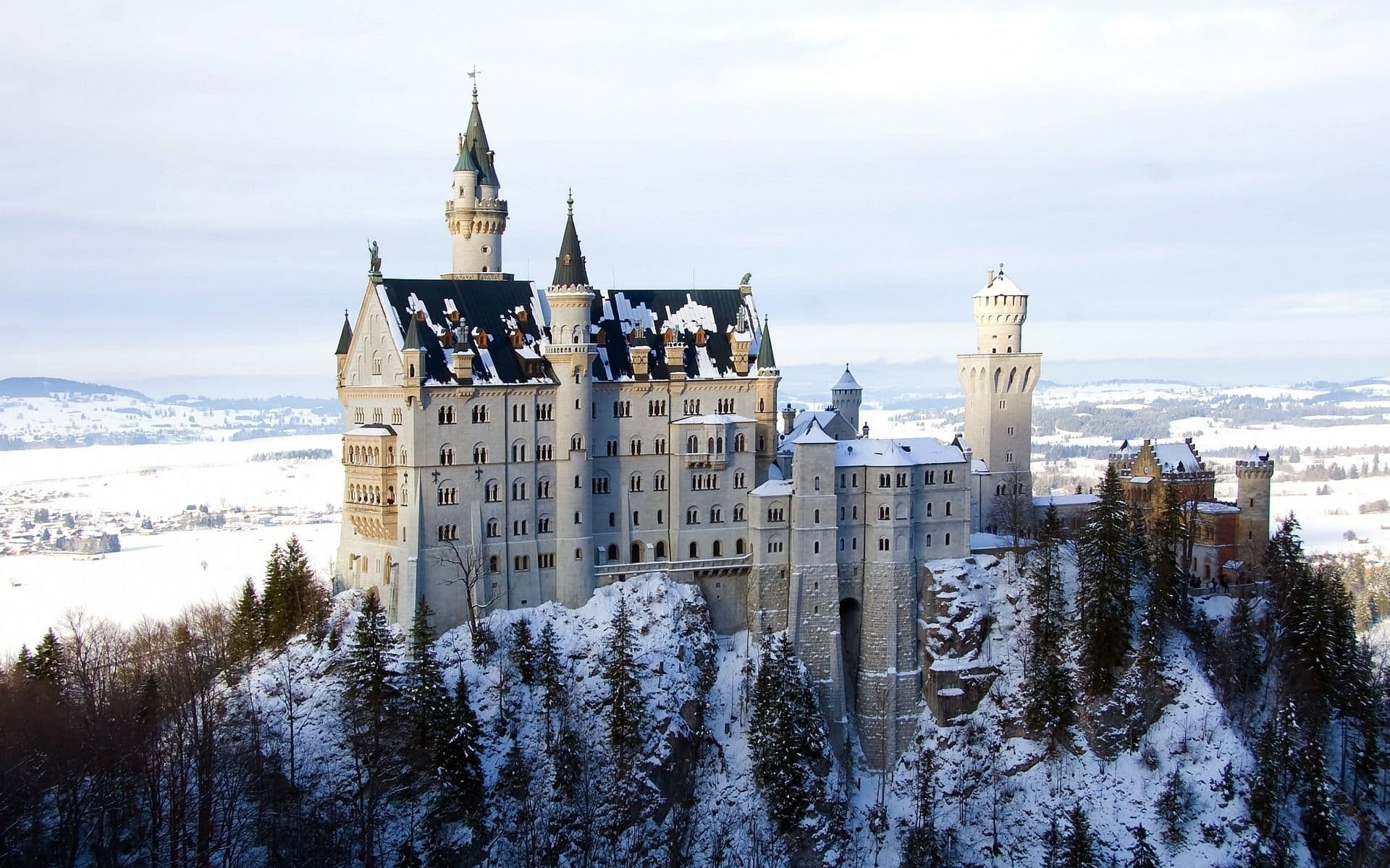 neuschwanstein-701732_1920.jpg