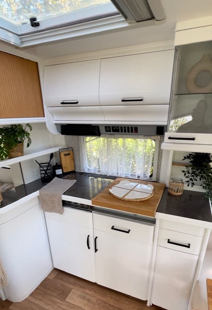 Caravan-DIY-Ausbau-Kitchen.jpg
